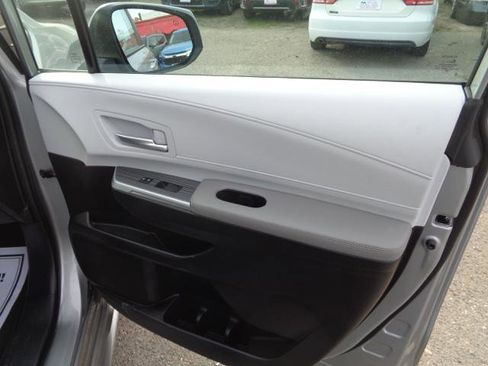 Used 2025 Toyota Sienna XLE w/ XLE Plus Package image 28