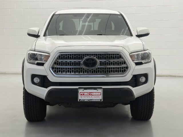 Used 2017 Toyota Tacoma TRD Off-Road w/ Tow Package (A/T) AWD/4WD image 3