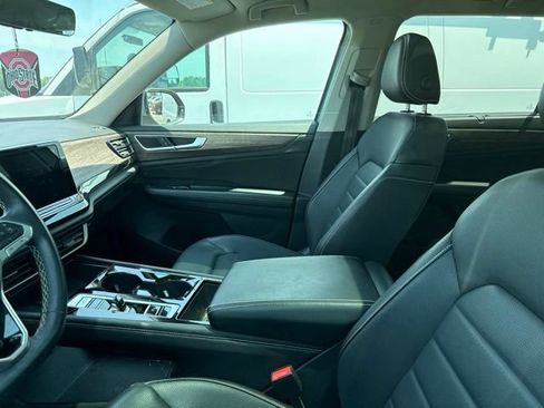 Used 2024 Volkswagen Atlas SEL AWD/4WD image 10