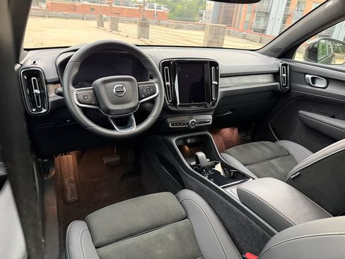 Certified 2023 Volvo C40 P8 Recharge Plus w/ Protection Package Premier AWD/4WD image 12