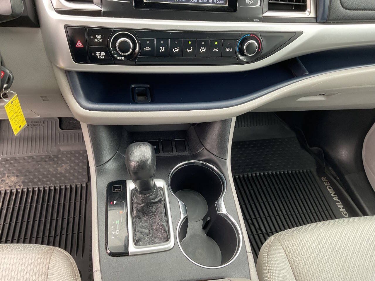 Used 2019 Toyota Highlander LE FWD image 24