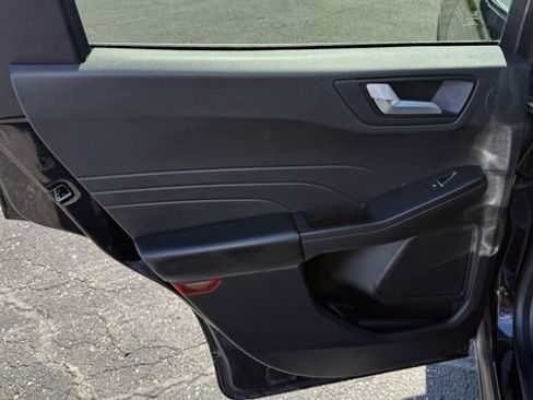 Used 2021 Ford Escape Titanium image 30