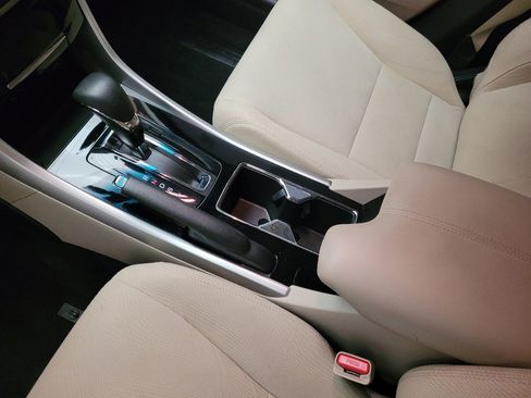 Used 2016 Honda Accord EX image 26