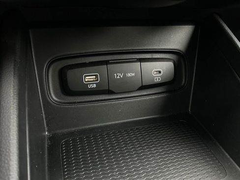 Used 2025 Hyundai Venue SEL image 25