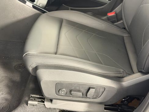 Used 2025 BMW X2 xDrive28i AWD/4WD image 13