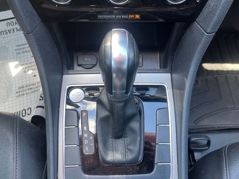 Used 2020 Volkswagen Passat 2.0T SE FWD image 15
