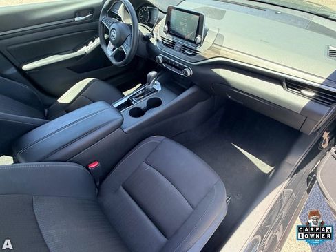 Used 2025 Nissan Altima 2.5 SV FWD image 11