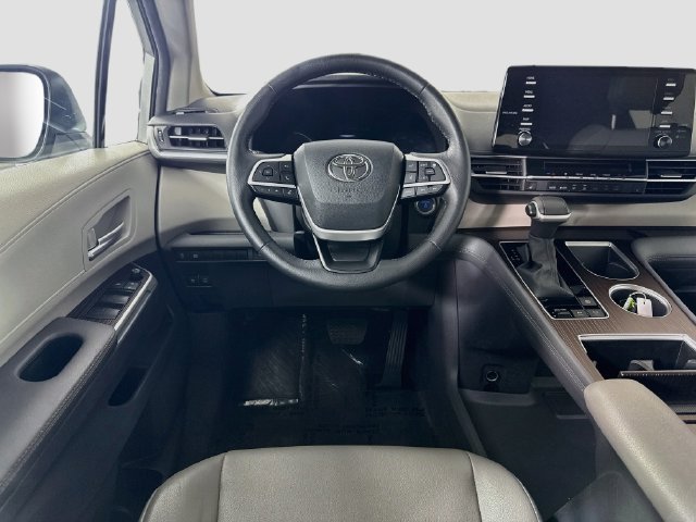 Certified 2024 Toyota Sienna XLE FWD image 24