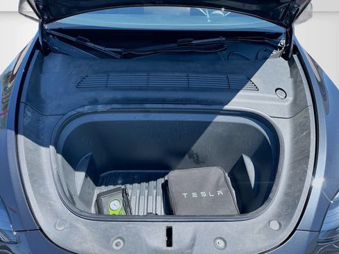 Used 2024 Tesla Model Y Long Range RWD image 31