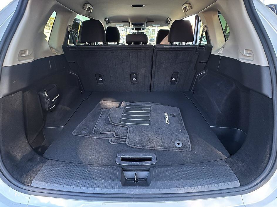 Certified 2025 Nissan Rogue SV AWD/4WD image 38