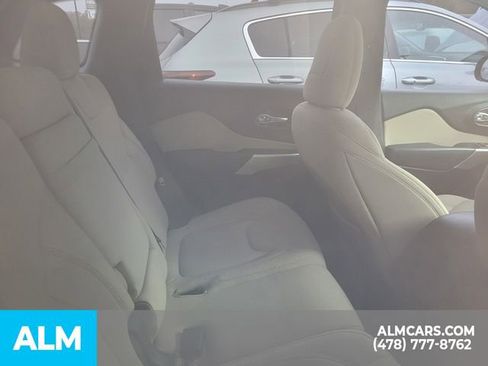 Used 2017 Jeep Cherokee Latitude w/ Safety/Convenience Group image 18