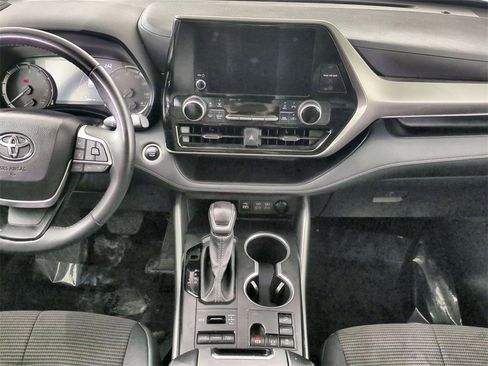 Used 2024 Toyota Highlander LE image 20