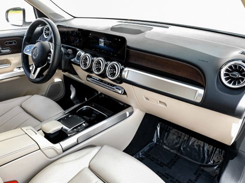 Used 2023 Mercedes-Benz EQB 300 4MATIC image 11