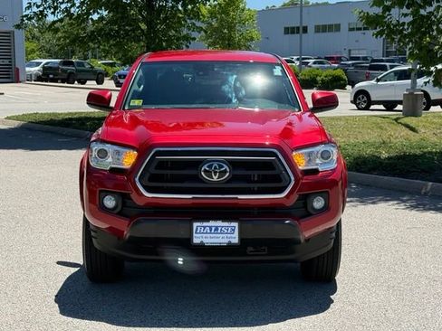 Used 2023 Toyota Tacoma SR5 AWD/4WD image 2