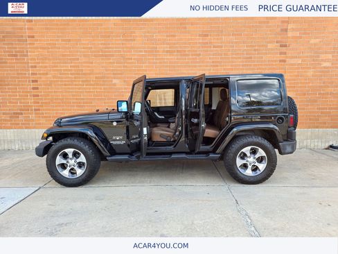 Used 2017 Jeep Wrangler Unlimited Sahara w/ Dual Top Group AWD/4WD image 10