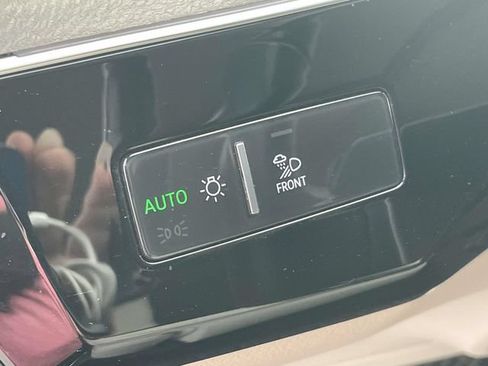 Certified 2024 Audi Q8 e-tron Prestige AWD/4WD image 19