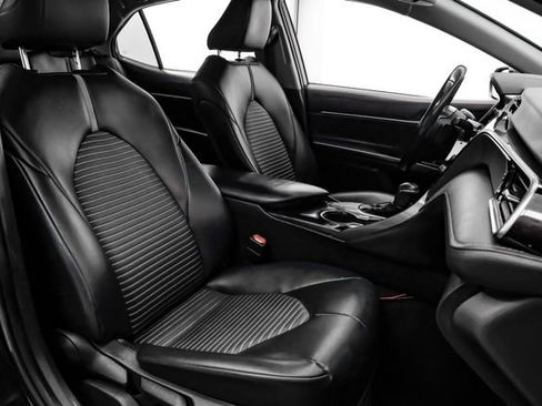 Used 2019 Toyota Camry SE image 38