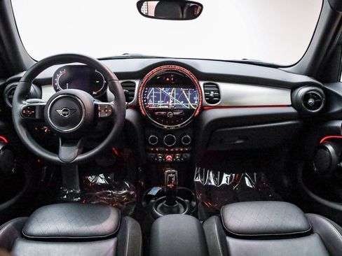 Used 2024 MINI Cooper 4-Door Hardtop w/ Signature Upholstery Package image 13