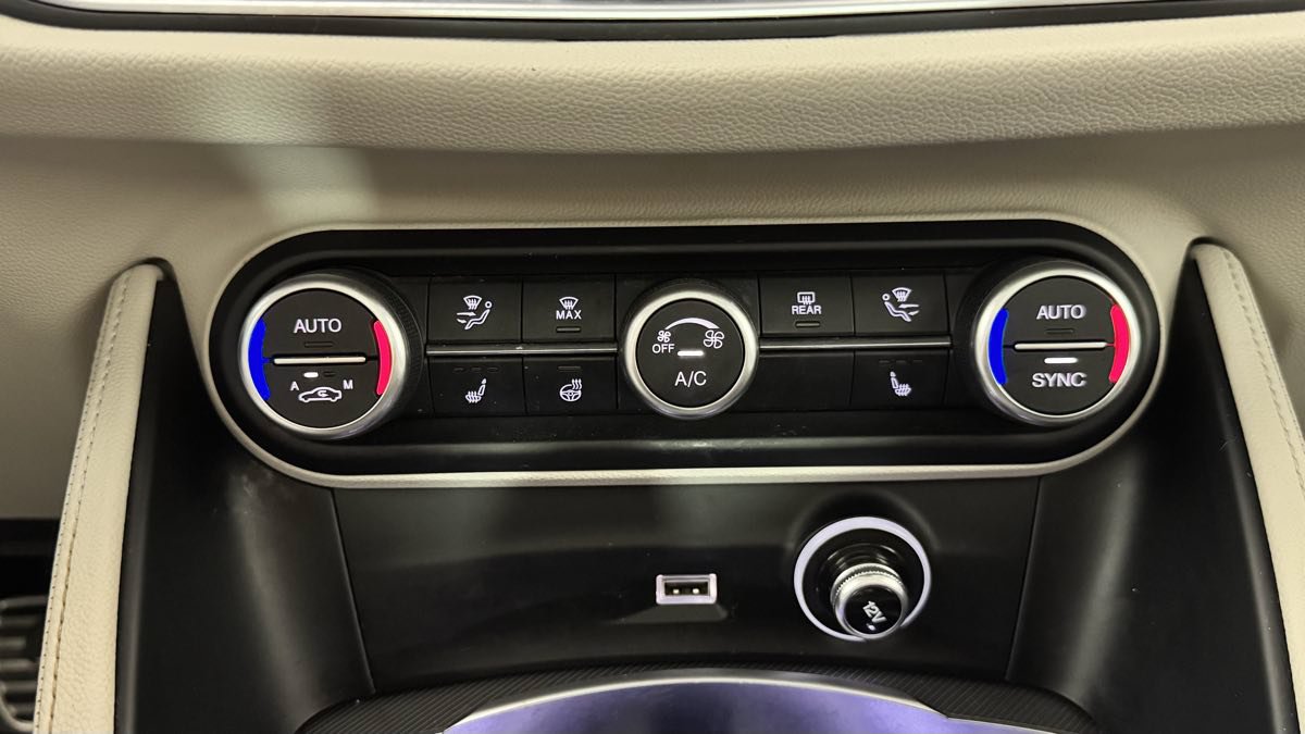 Used 2020 Alfa Romeo Stelvio Ti Sport w/ Quick Order Package 22S Sport AWD/4WD image 23