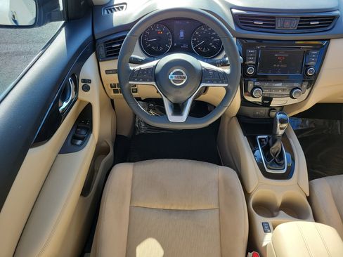 Used 2018 Nissan Rogue SV FWD image 14