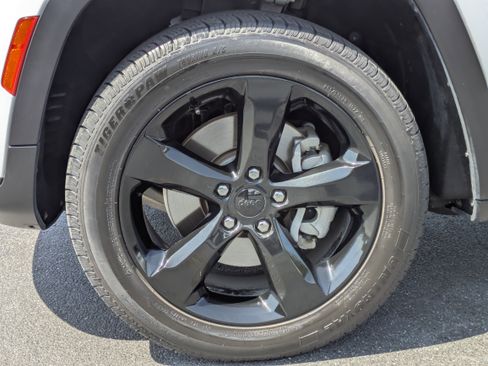 Used 2021 Jeep Grand Cherokee L Laredo image 32