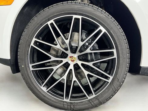 New 2026 Porsche Macan image 33