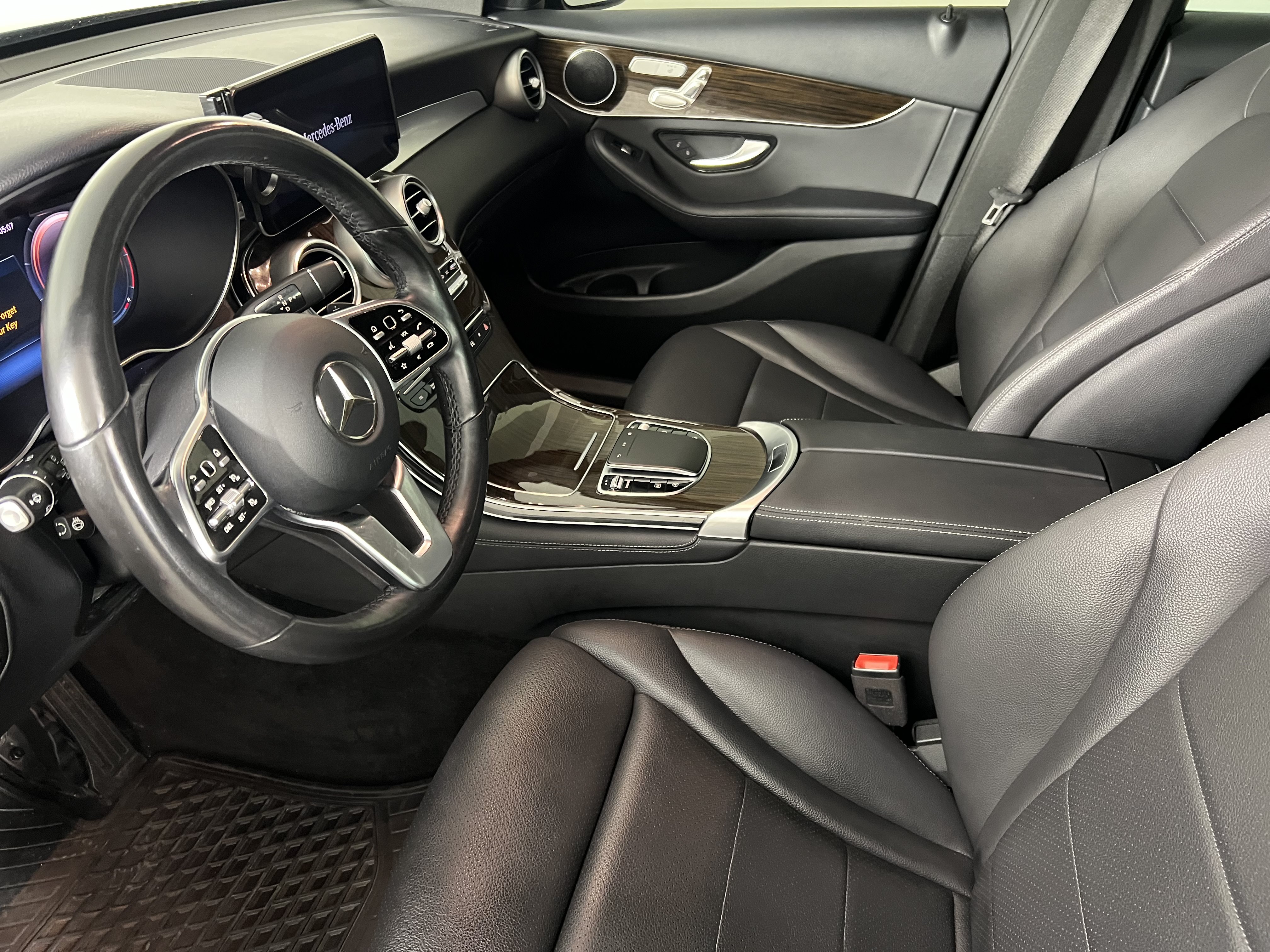 Used 2020 Mercedes-Benz GLC 300 4MATIC image 4