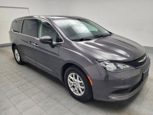 Used 2023 Chrysler Voyager LX FWD image 13