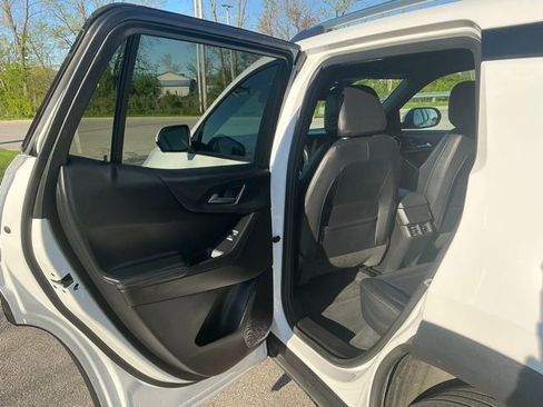 Used 2025 Chevrolet Equinox LT w/ Convenience Package II AWD/4WD image 16