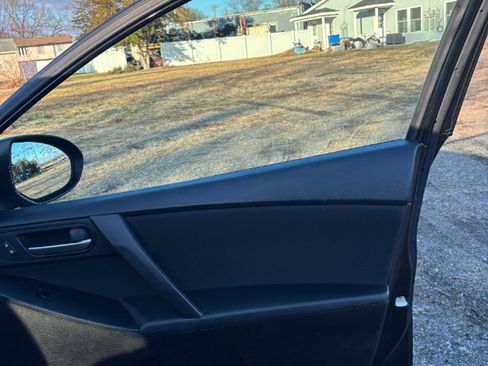 Used 2013 MAZDA MAZDA3 i Touring image 25