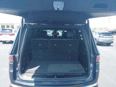 Used 2023 Jeep Wagoneer 4WD w/ Premium Group I image 31