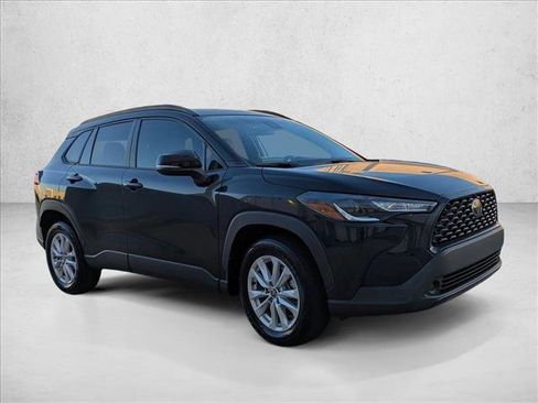 Certified 2022 Toyota Corolla Cross LE image 3