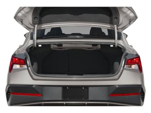 Used 2025 Hyundai Elantra SEL image 13