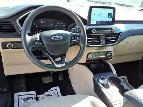Used 2020 Ford Escape SE image 12