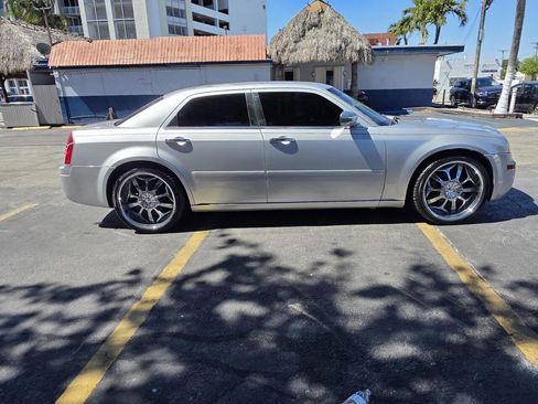 Used 2005 Chrysler 300 RWD image 3