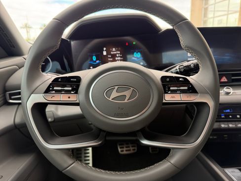 Used 2025 Hyundai Elantra SEL FWD image 9