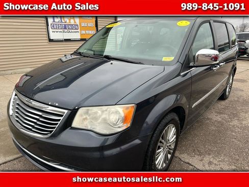 Used 2014 Chrysler Town & Country Touring-L w/ Trailer Tow Group image 1
