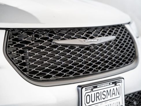 New 2026 Chrysler Pacifica Limited image 11