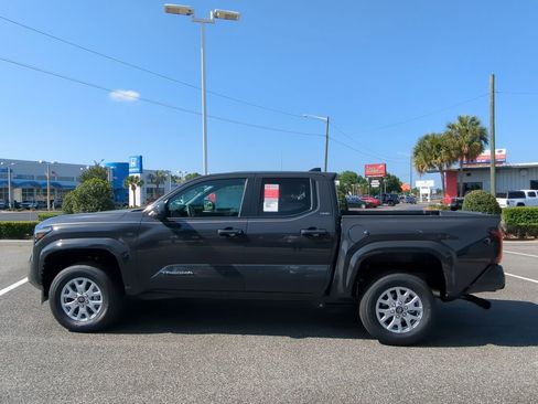 Used 2025 Toyota Tacoma SR5 image 16