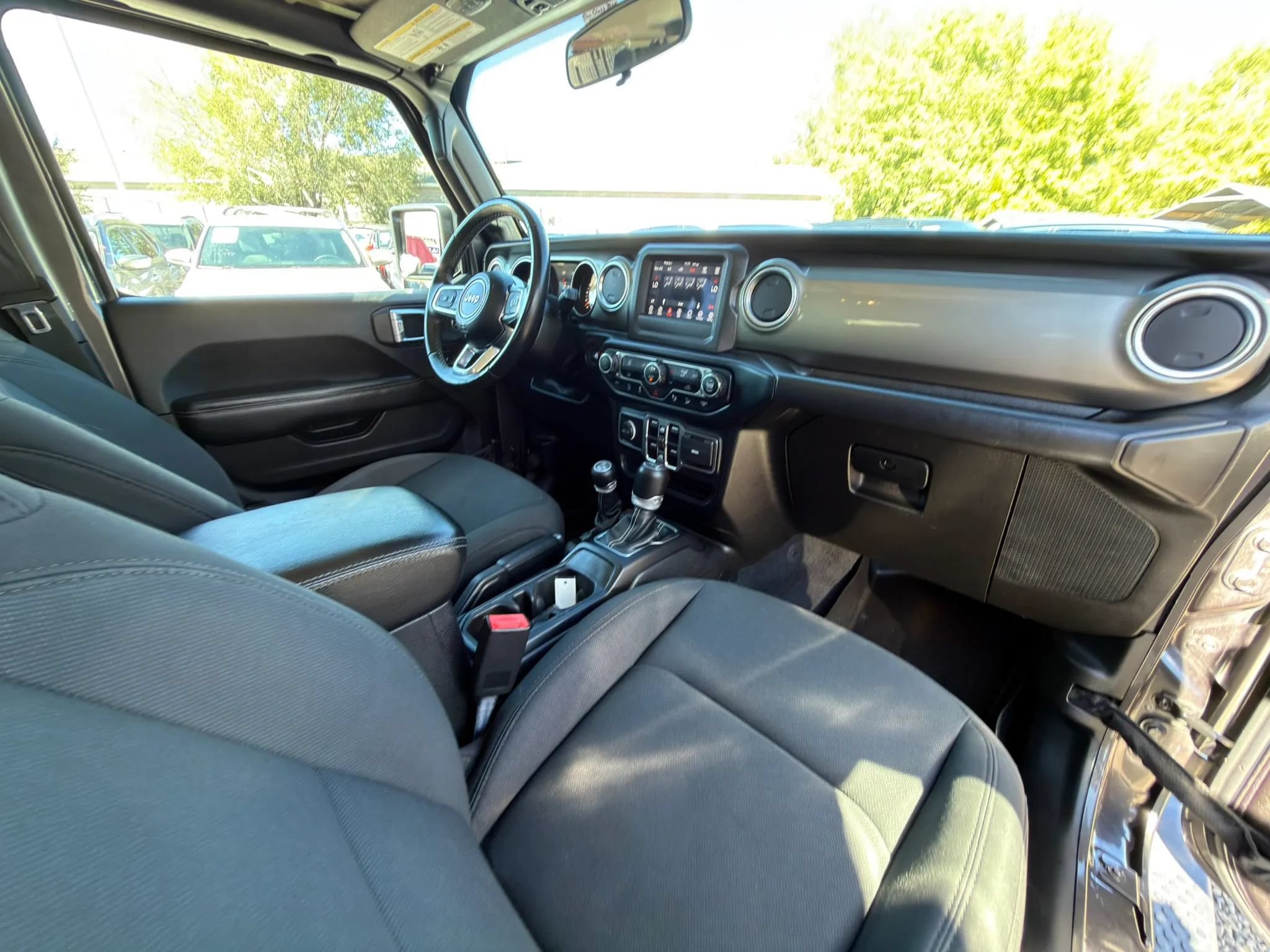 Used 2019 Jeep Wrangler Unlimited Sahara w/ Safety Group AWD/4WD image 11