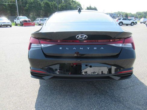 Used 2023 Hyundai Elantra SEL w/ Convenience Package FWD image 6