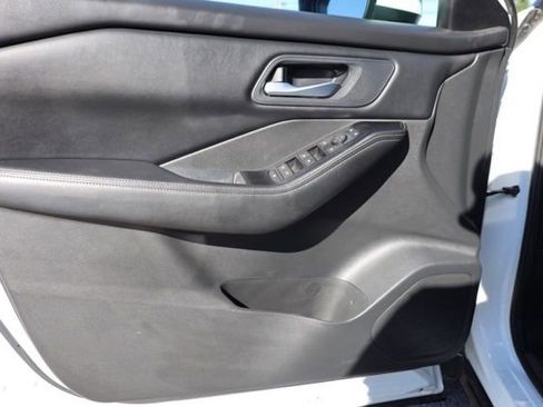 Used 2024 Nissan Rogue SV image 18