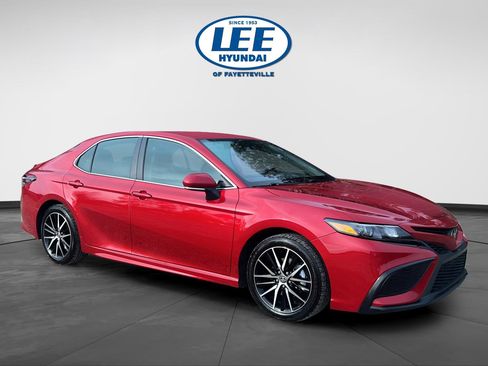 Used 2023 Toyota Camry SE image 1