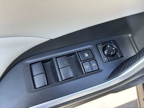 Used 2020 Toyota RAV4 XLE w/ Convenience Package AWD/4WD image 9