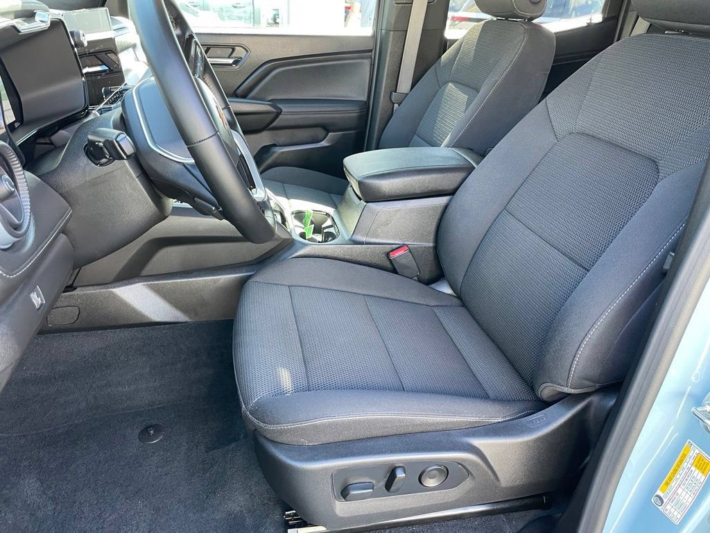 Used 2026 Chevrolet Colorado LT AWD/4WD image 6