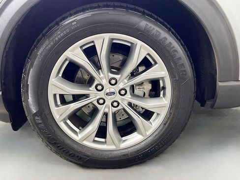 Used 2020 Ford Explorer XLT w/ Equipment Group 202A RWD image 14