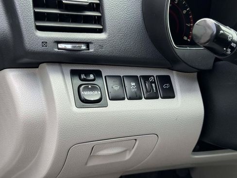 Used 2013 Toyota Highlander Limited AWD/4WD image 9