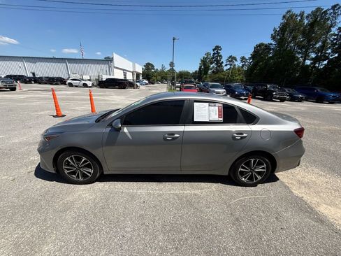 Used 2024 Kia Forte LXS FWD image 7