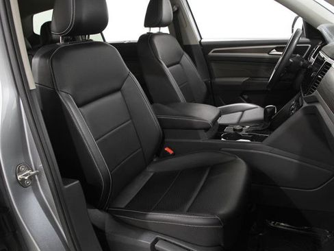 Used 2023 Volkswagen Atlas SE w/ Panoramic Sunroof Package image 16