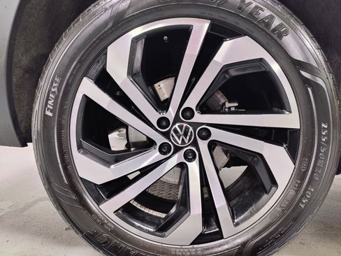 Certified 2023 Volkswagen Atlas SEL image 33